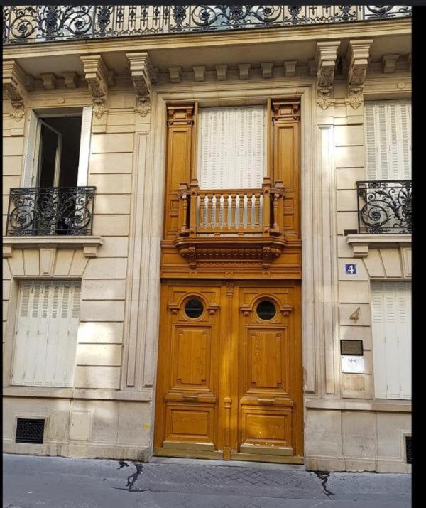 L'avenue Montaigne Parigi